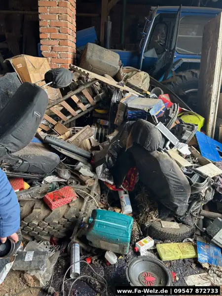 Garage vor der Entrümpelung - Firma Welz